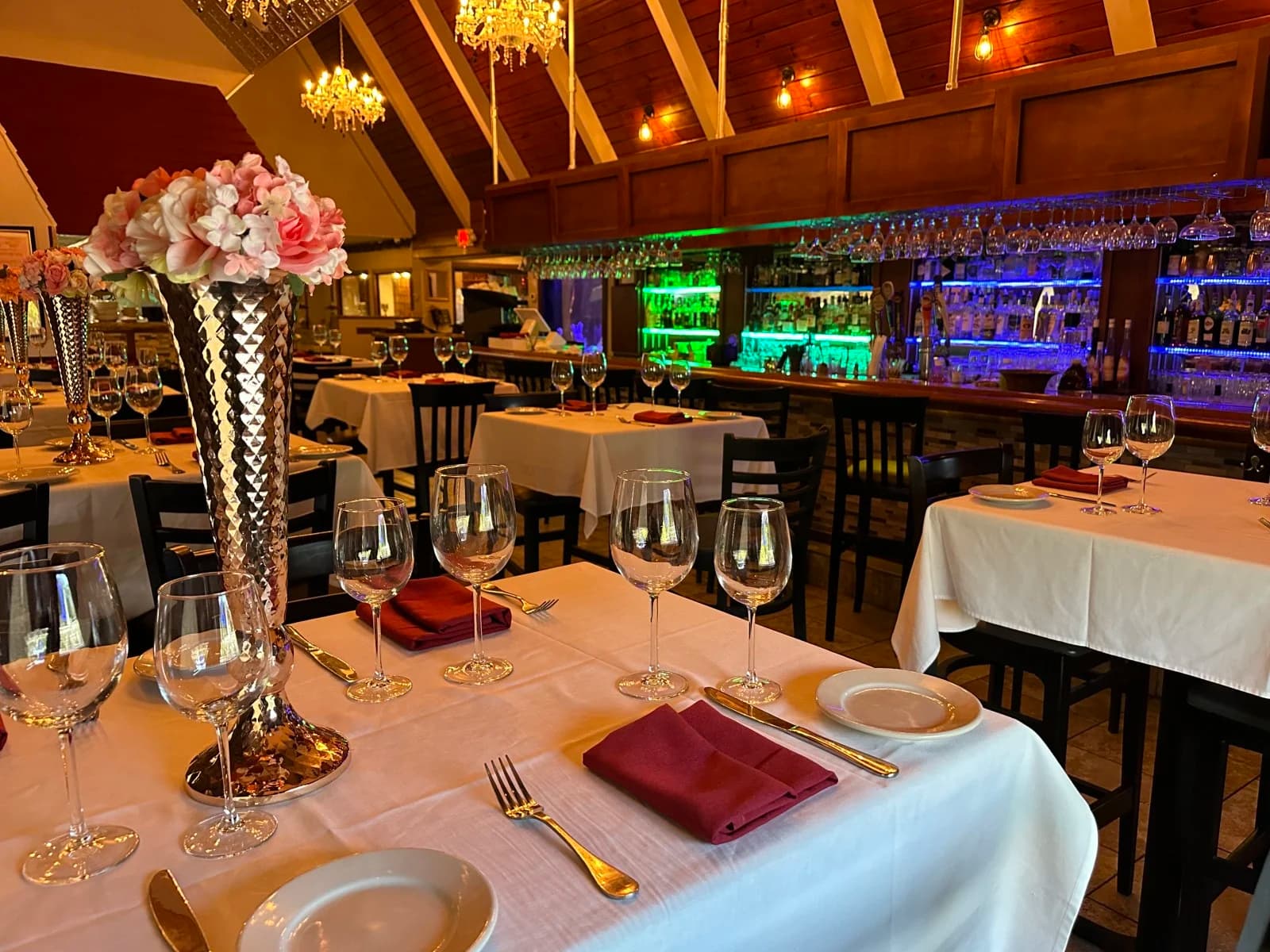 DeLukas Restaurant & Bar