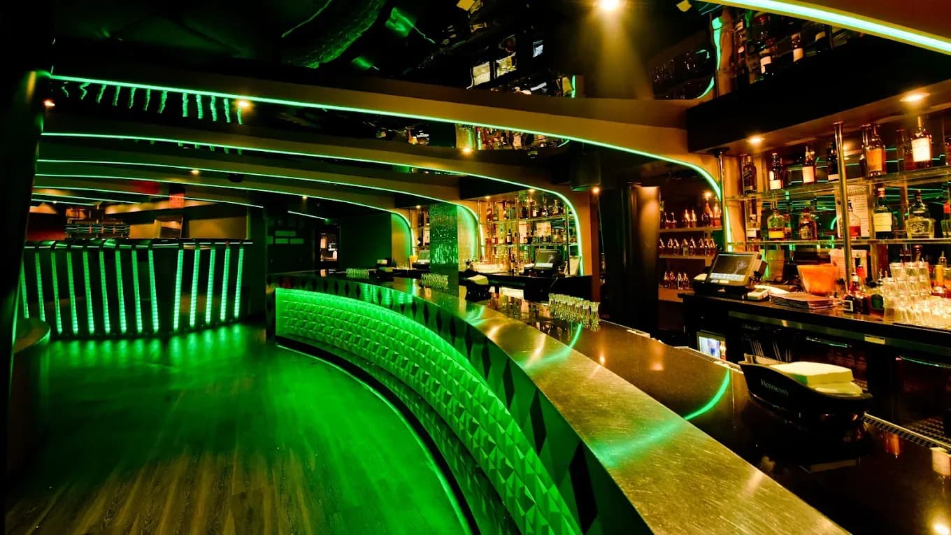Strand Club
