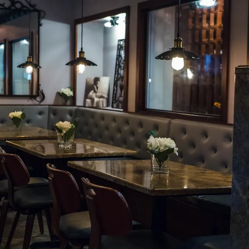 DeLukas Restaurant & Bar