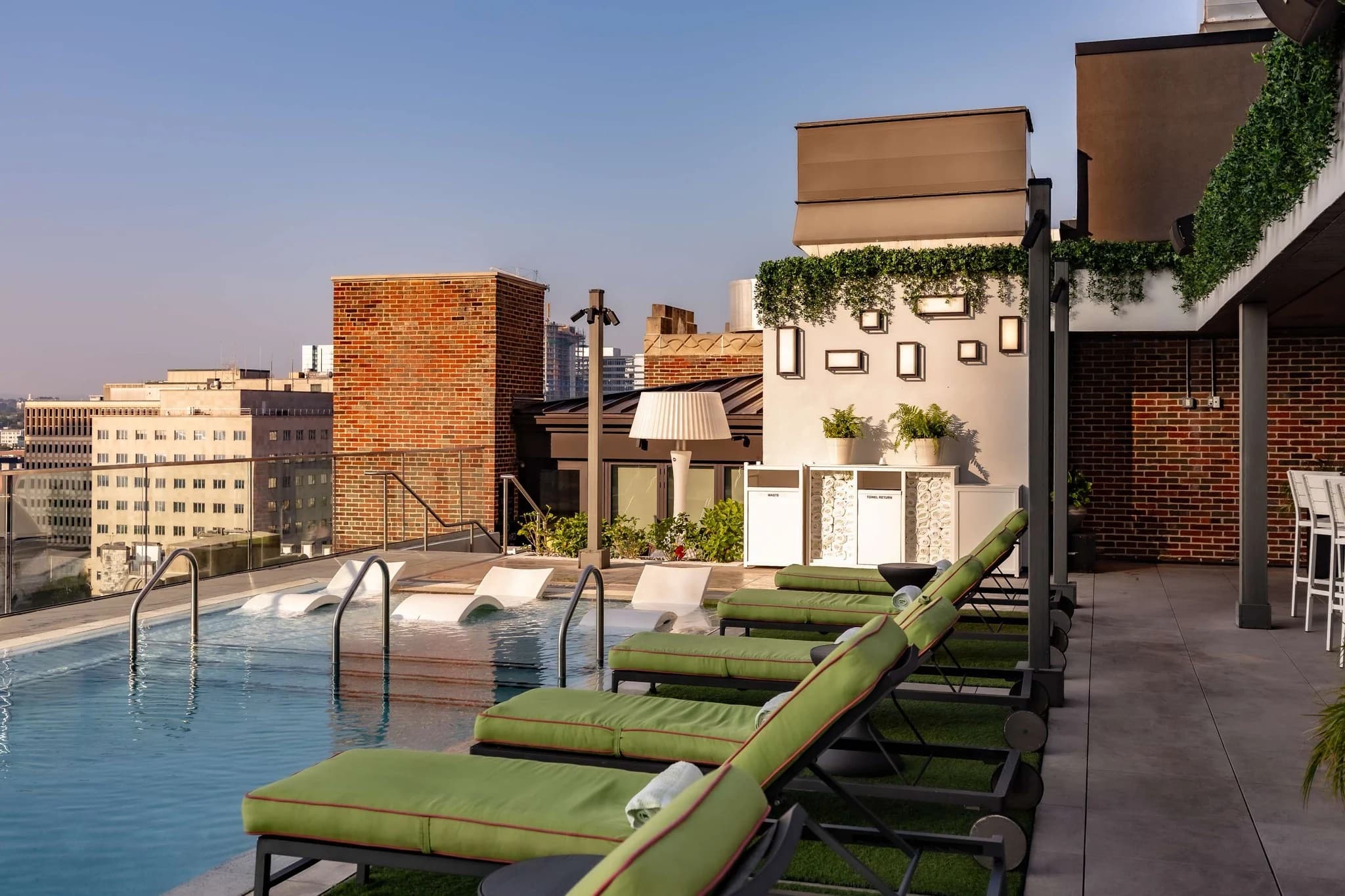 Heirloom Rooftop Lounge at Holston House