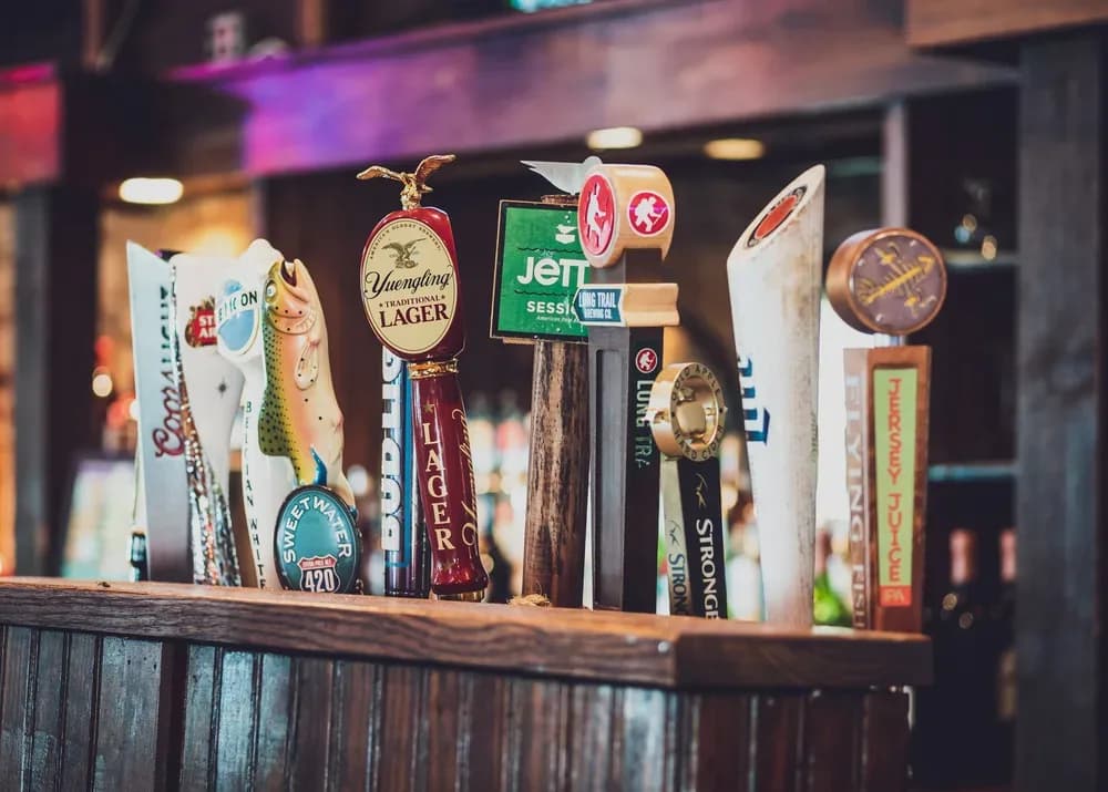 Moore's Tavern & Sports Bar