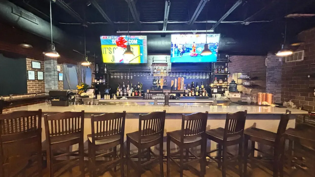 Topside Tavern - American Restaurant & Bar