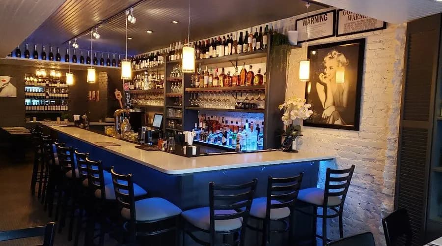 Aura Bar & Kitchen