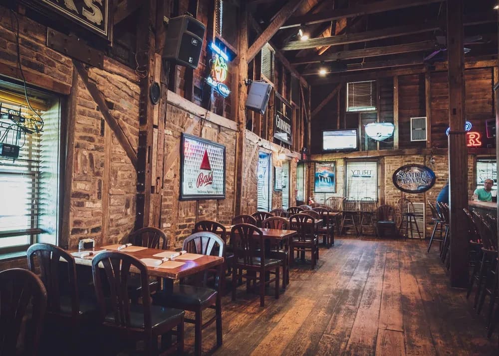 Moore's Tavern & Sports Bar