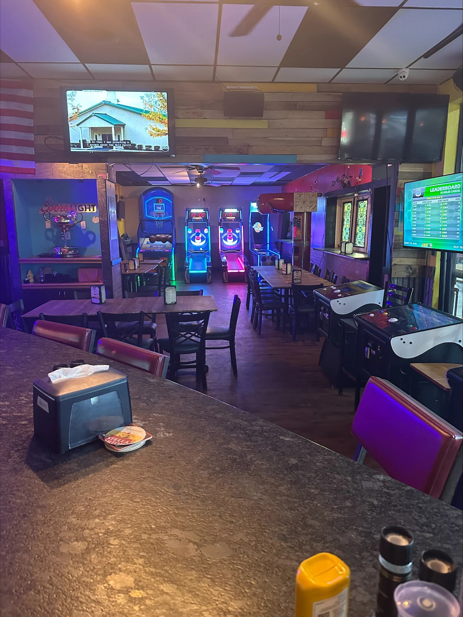 Hogg Daddy's Beach Bar & Grill