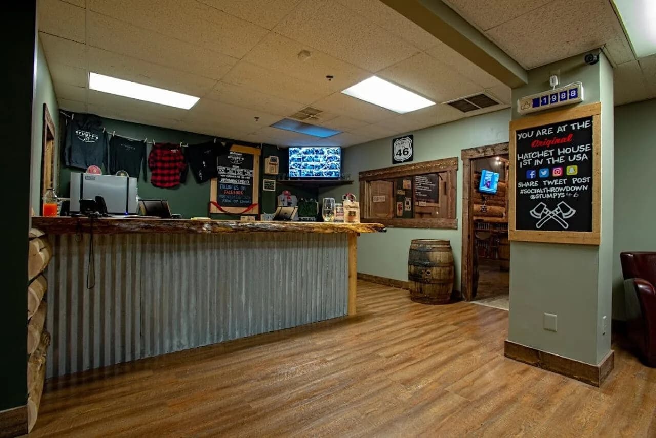 Stumpy's Hatchet House Fairfield - Axe Throwing