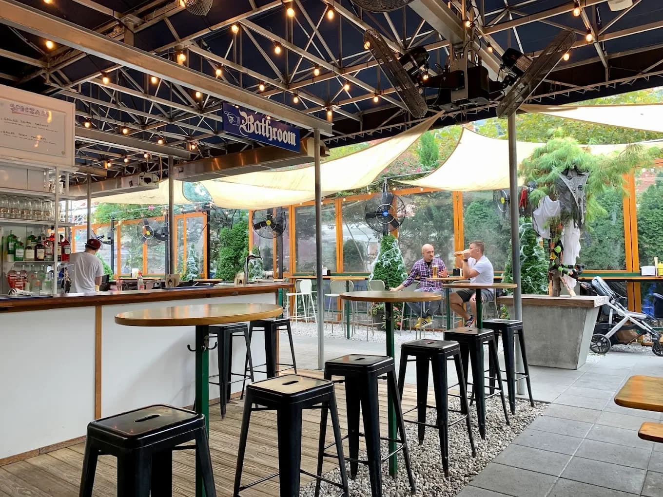 Dacha Beer Garden - Shaw