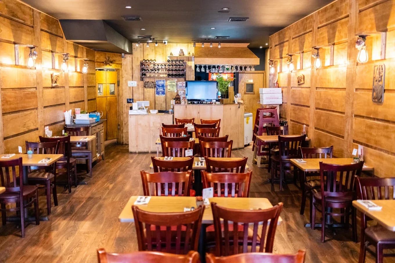 Wanisa Home Kitchen - Siam Bar & Thai Cuisine